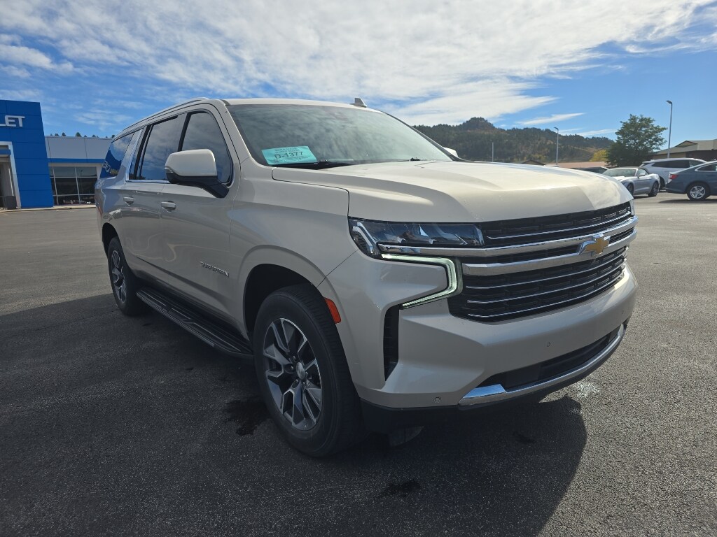 2021 Chevrolet Suburban LT photo 4