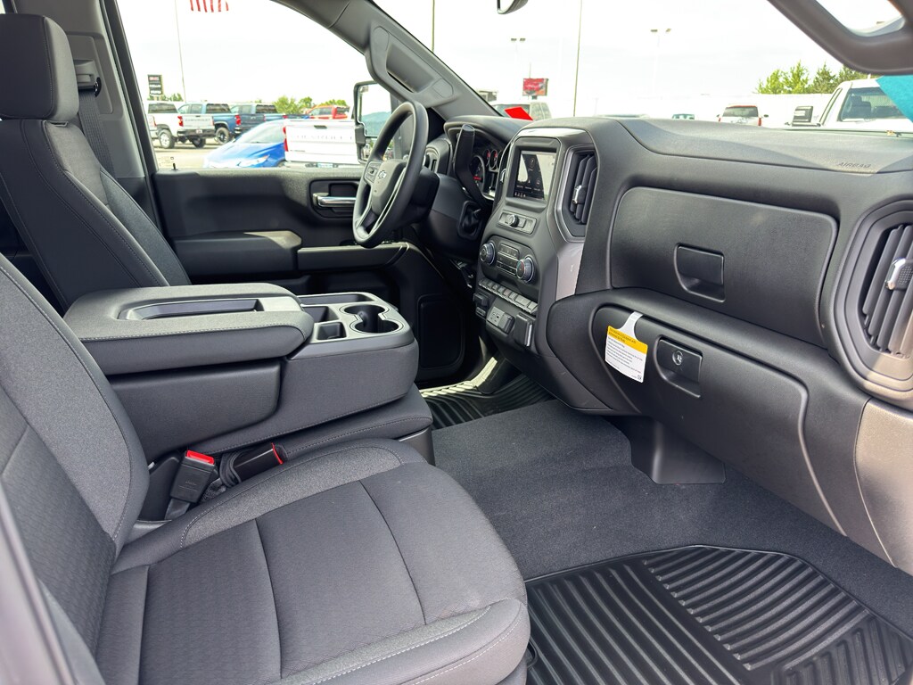 2025 Chevrolet Silverado 2500HD Custom photo 12