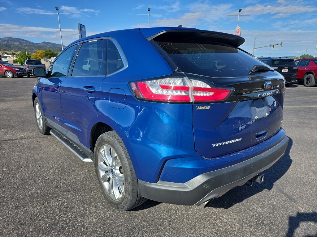 2022 Ford Edge Titanium photo 2