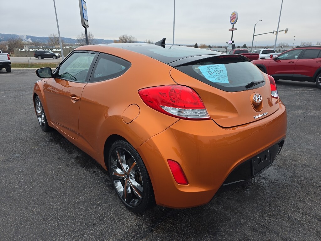 2016 Hyundai Veloster Base photo 2