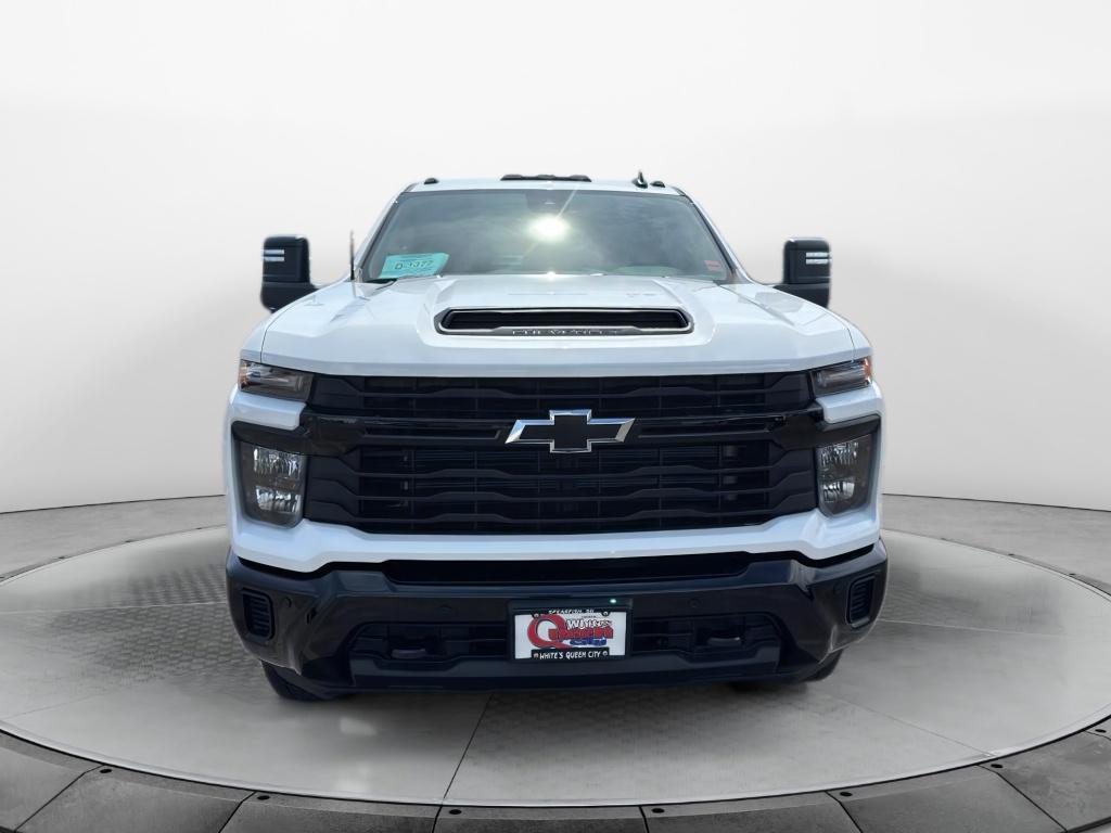 2025 Chevrolet Silverado 2500HD Custom photo 9