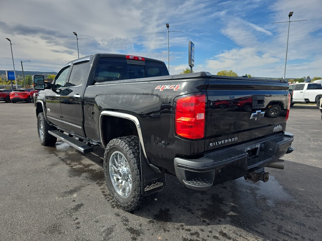 2017 Chevrolet Silverado High Country photo 2