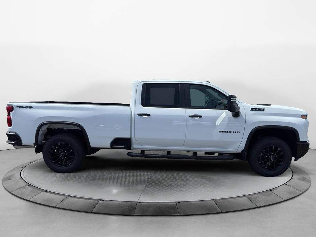 2025 Chevrolet Silverado 2500HD Custom photo 7