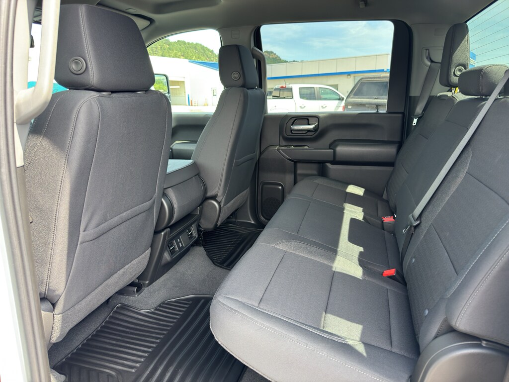 2025 Chevrolet Silverado 2500HD Custom photo 11