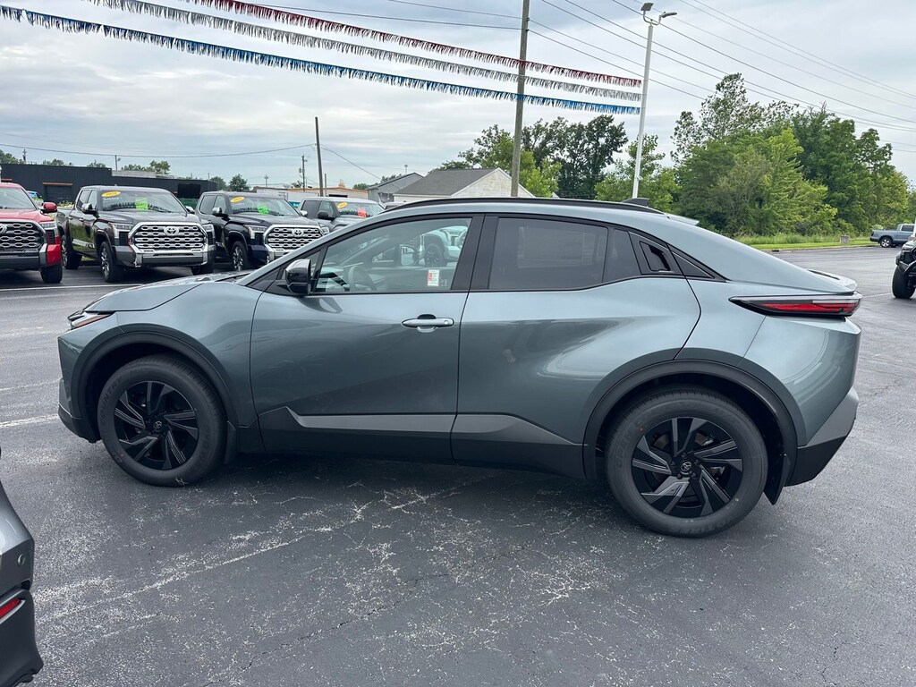 New 2026 Toyota C-HR SE SUV