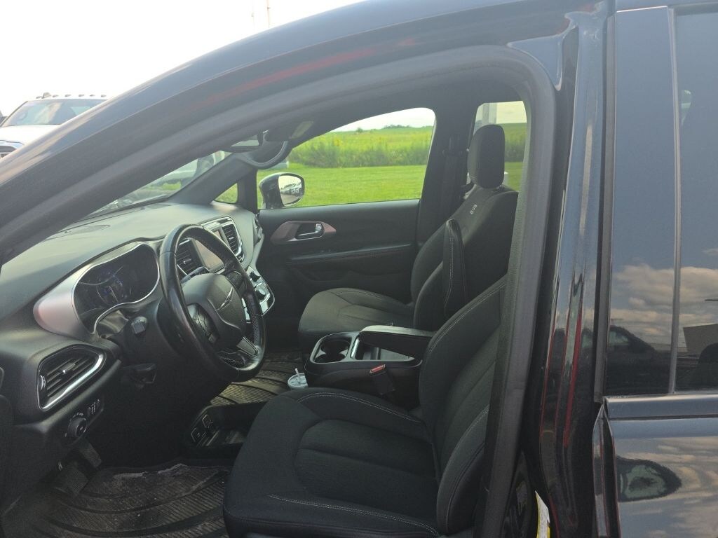 Used 2019 Chrysler Pacifica Touring Plus Minivan/Van