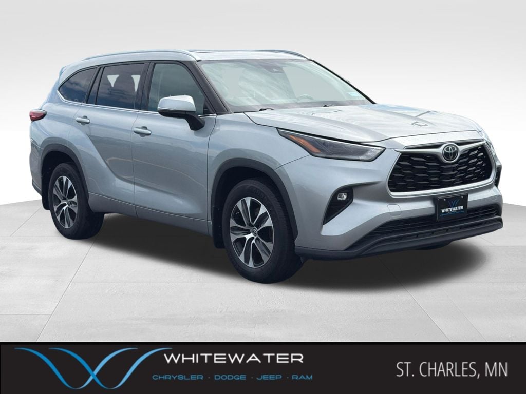 Used 2021 Toyota Highlander XLE with VIN 5TDGZRBH0MS102302 for sale in Saint Charles, Minnesota