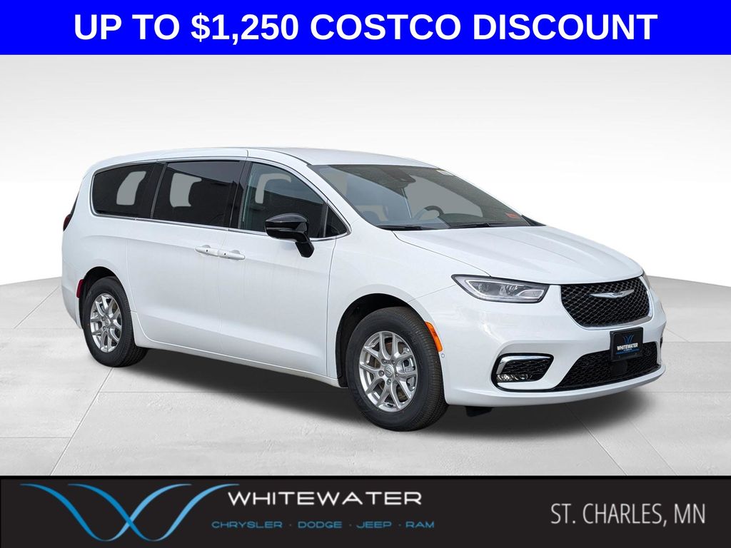 2026 Chrysler Pacifica Select's photo