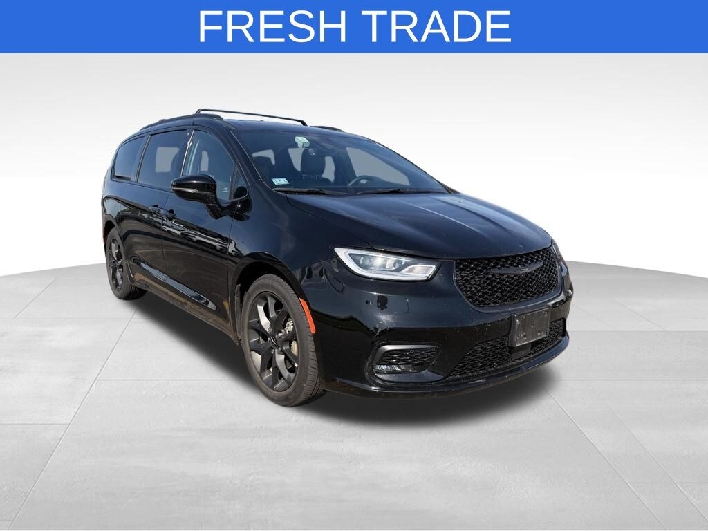 Used 2025 Chrysler Pacifica Limited Minivan/Van
