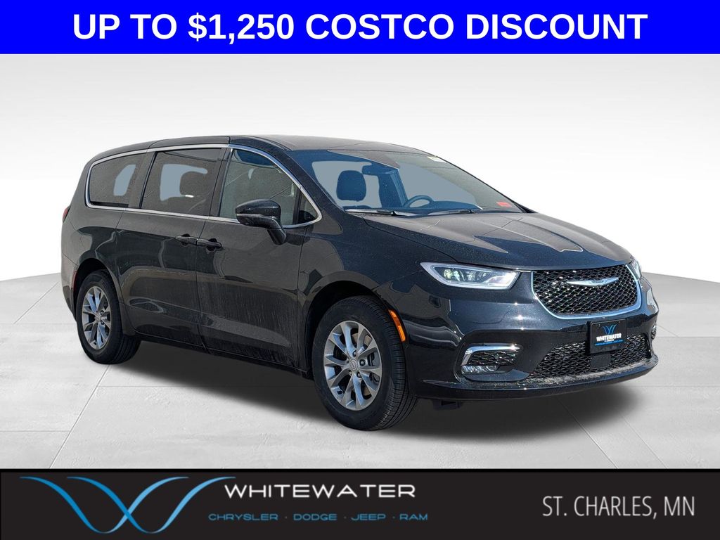 2026 Chrysler Pacifica Select AWD's photo