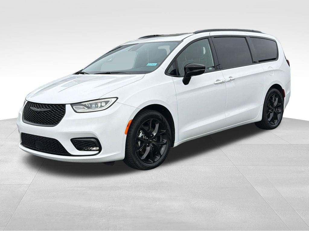 Used 2025 Chrysler Pacifica Limited with VIN 2C4RC1GG9SR513036 for sale in Saint Charles, Minnesota