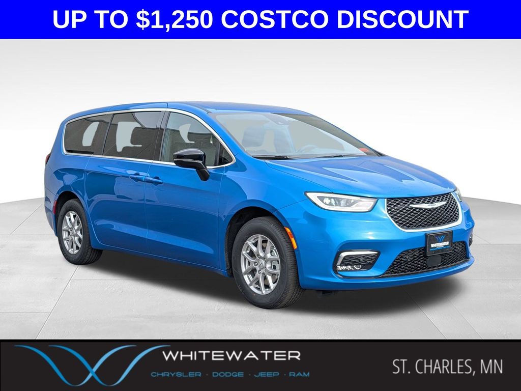 2026 Chrysler Pacifica Select's photo