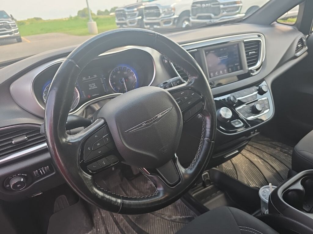 Used 2019 Chrysler Pacifica Touring Plus Minivan/Van