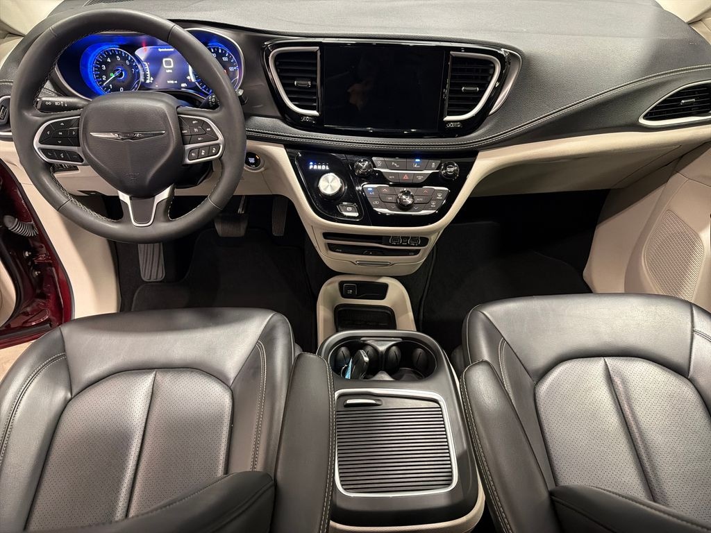 Used 2023 Chrysler Pacifica Touring L Minivan/Van