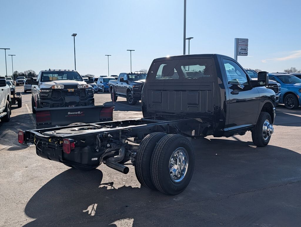 New 2026 Ram 3500 Chassis Cab TRADESMAN REGULAR 4X4 60' CA Pickup