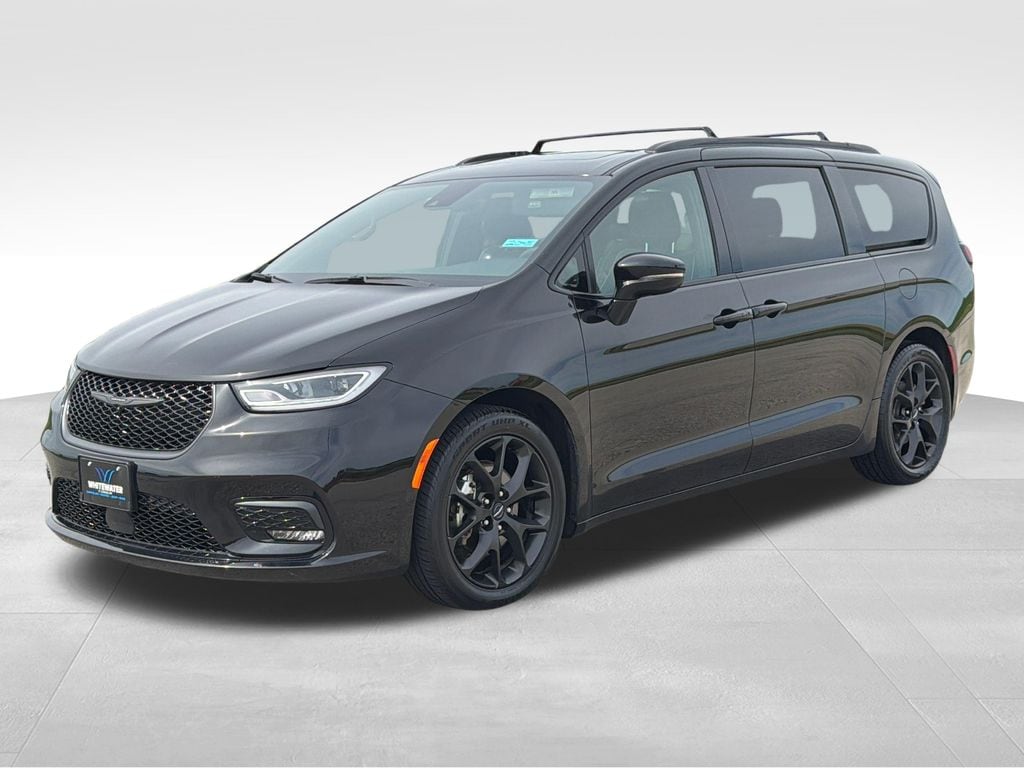 Used 2025 Chrysler Pacifica Limited with VIN 2C4RC1GG4SR530567 for sale in Saint Charles, Minnesota