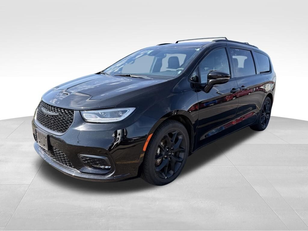 Used 2025 Chrysler Pacifica Limited Minivan/Van