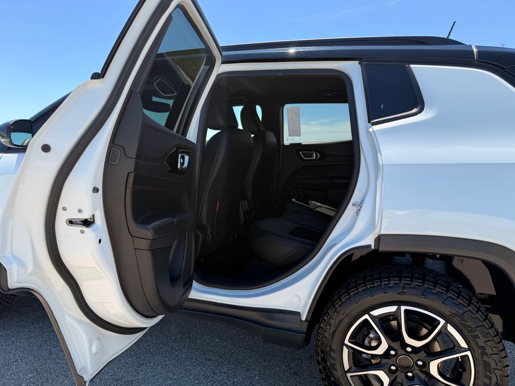 2025 Jeep Compass Trailhawk - Photo 17