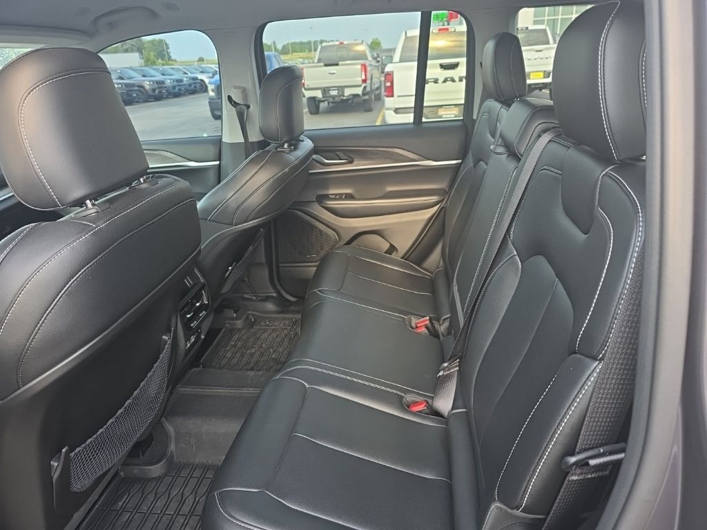 Used 2023 Jeep Grand Cherokee Limited SUV