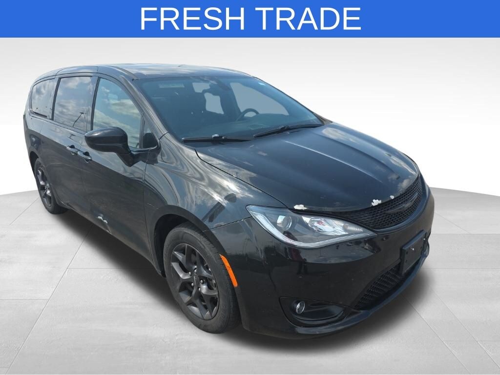 Used 2019 Chrysler Pacifica Touring Plus Minivan/Van