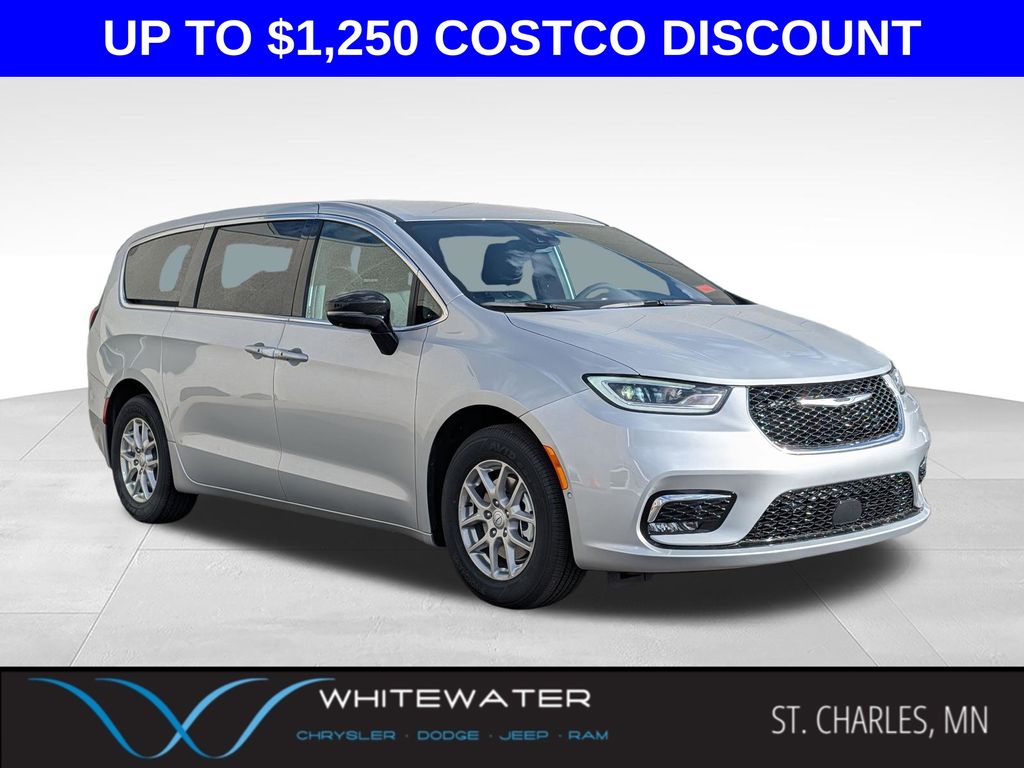 2026 Chrysler Pacifica Select's photo
