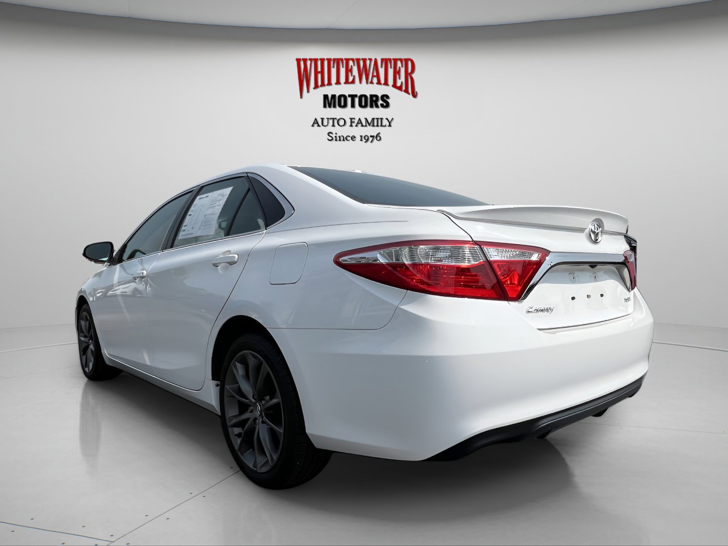 2016 Toyota Camry XSE photo 3