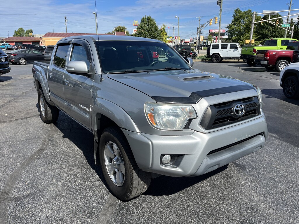 Used 2015 Toyota Tacoma Crew Cab Pickup