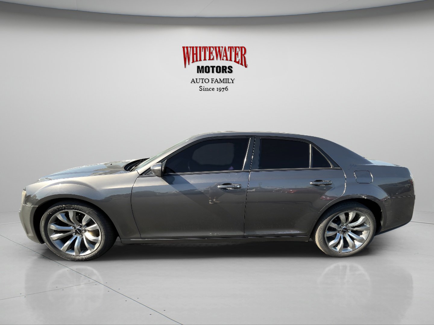 2014 Chrysler 300 photo 2