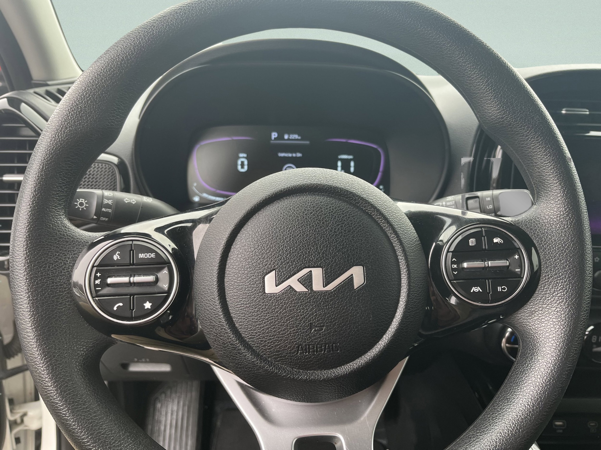 2023 Kia Soul S - Photo 18