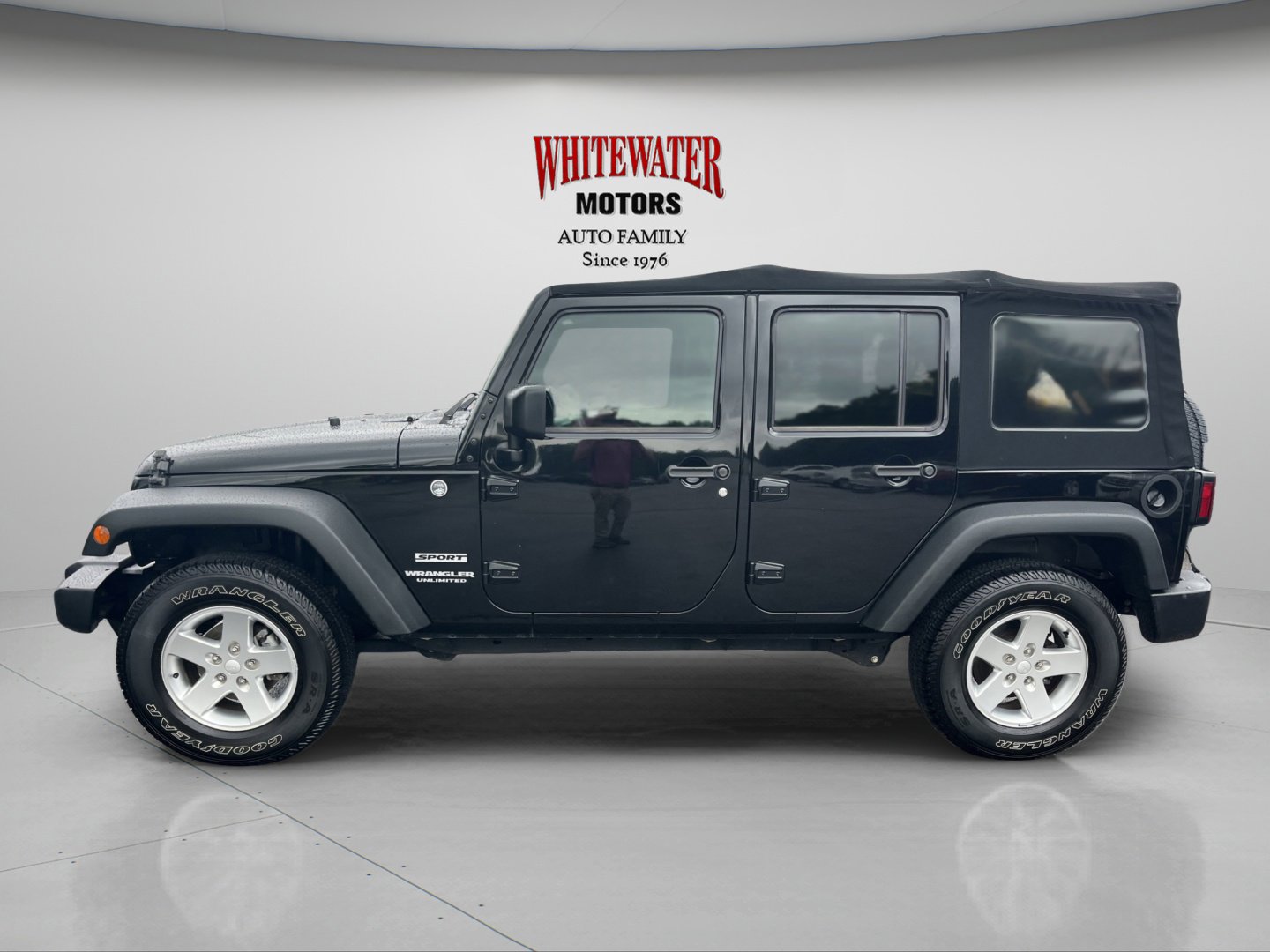 2014 Jeep Wrangler Unlimited Sport photo 2