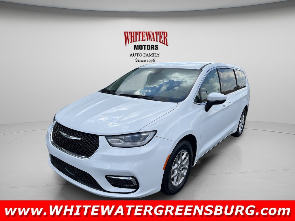 Used 2023 Chrysler Pacifica Touring L Mini-van, Passenger