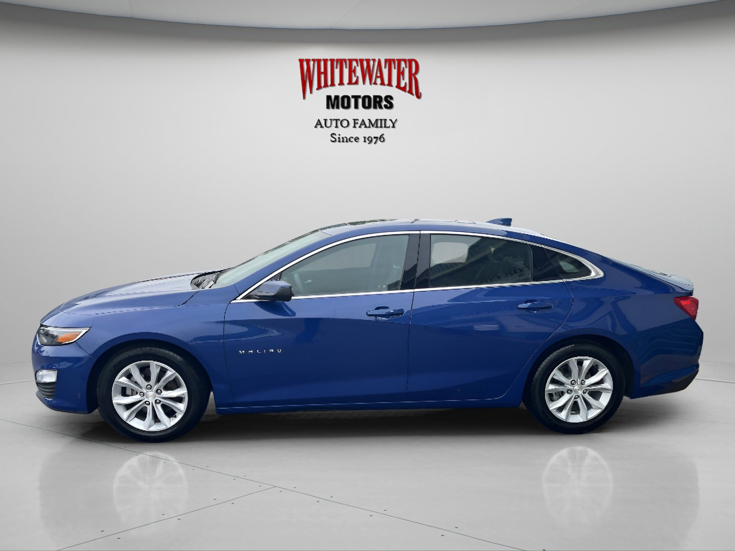 2023 Chevrolet Malibu 1LT photo 2