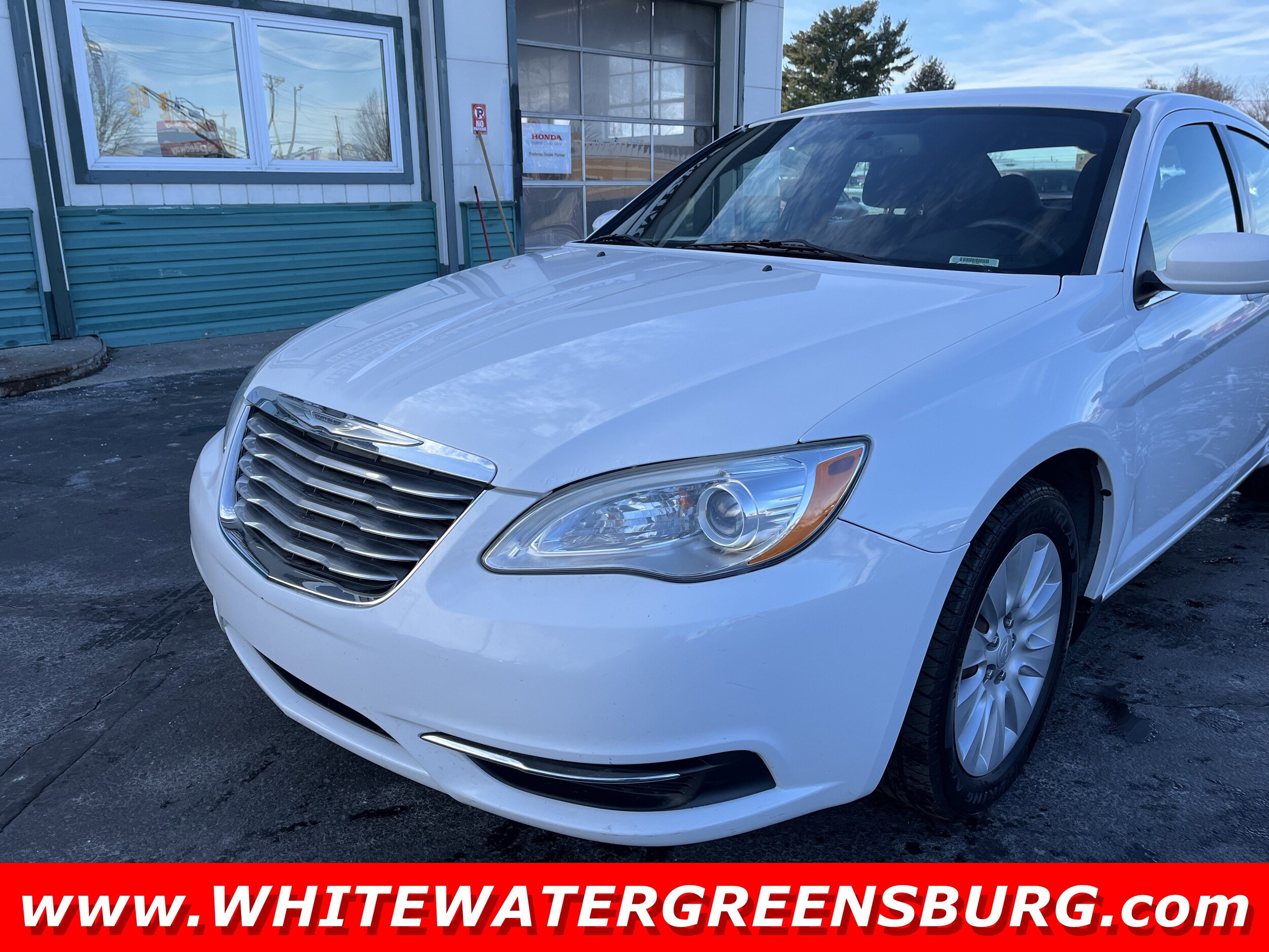 2014 Chrysler 200 LX's photo