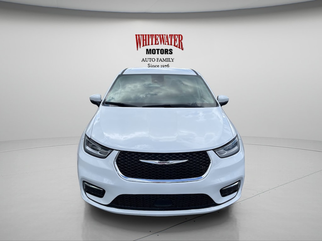 Used 2023 Chrysler Pacifica Touring L Mini-van, Passenger