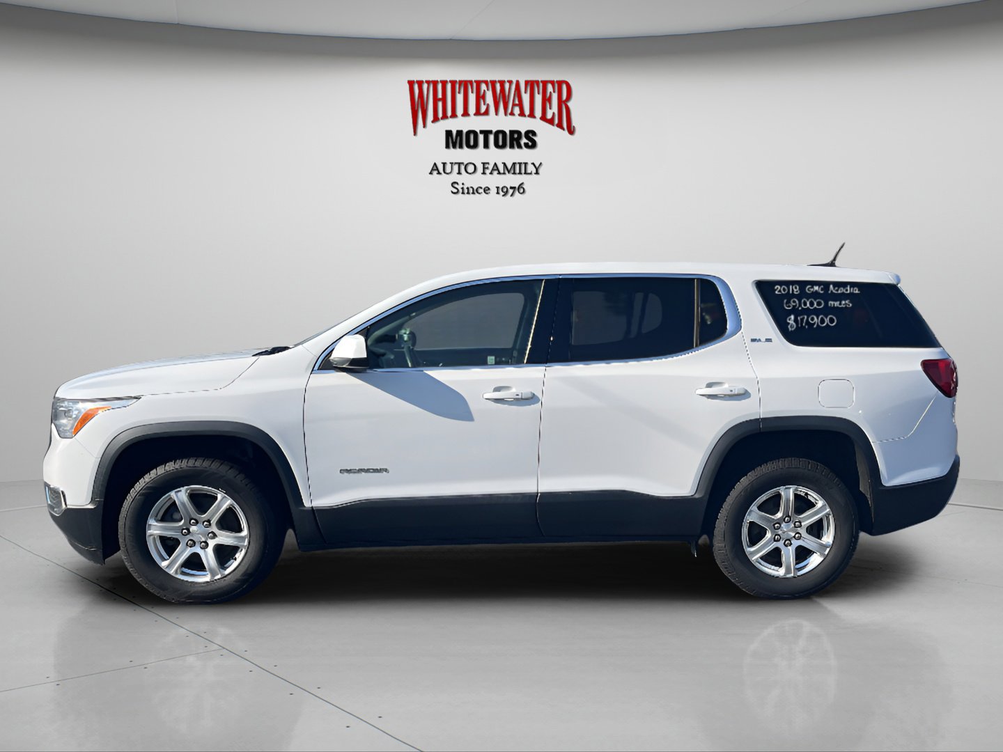 2018 Gmc Acadia SLE photo 2
