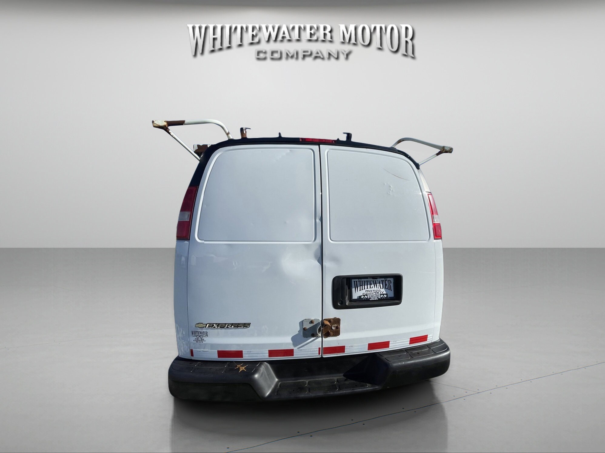 2017 Chevrolet Express 2500 Work Van photo 4