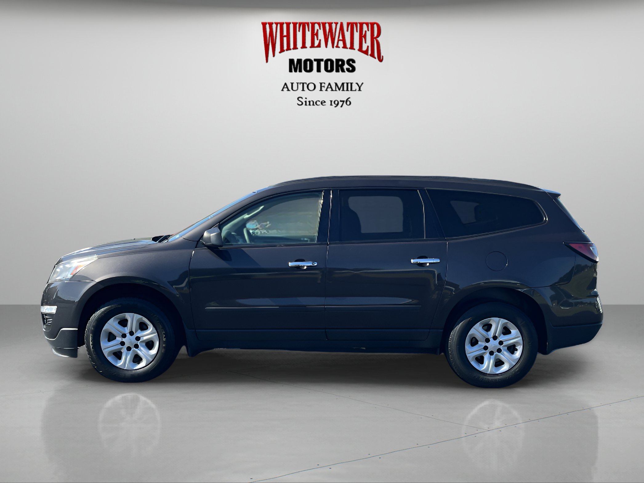 2017 Chevrolet Traverse LS photo 2
