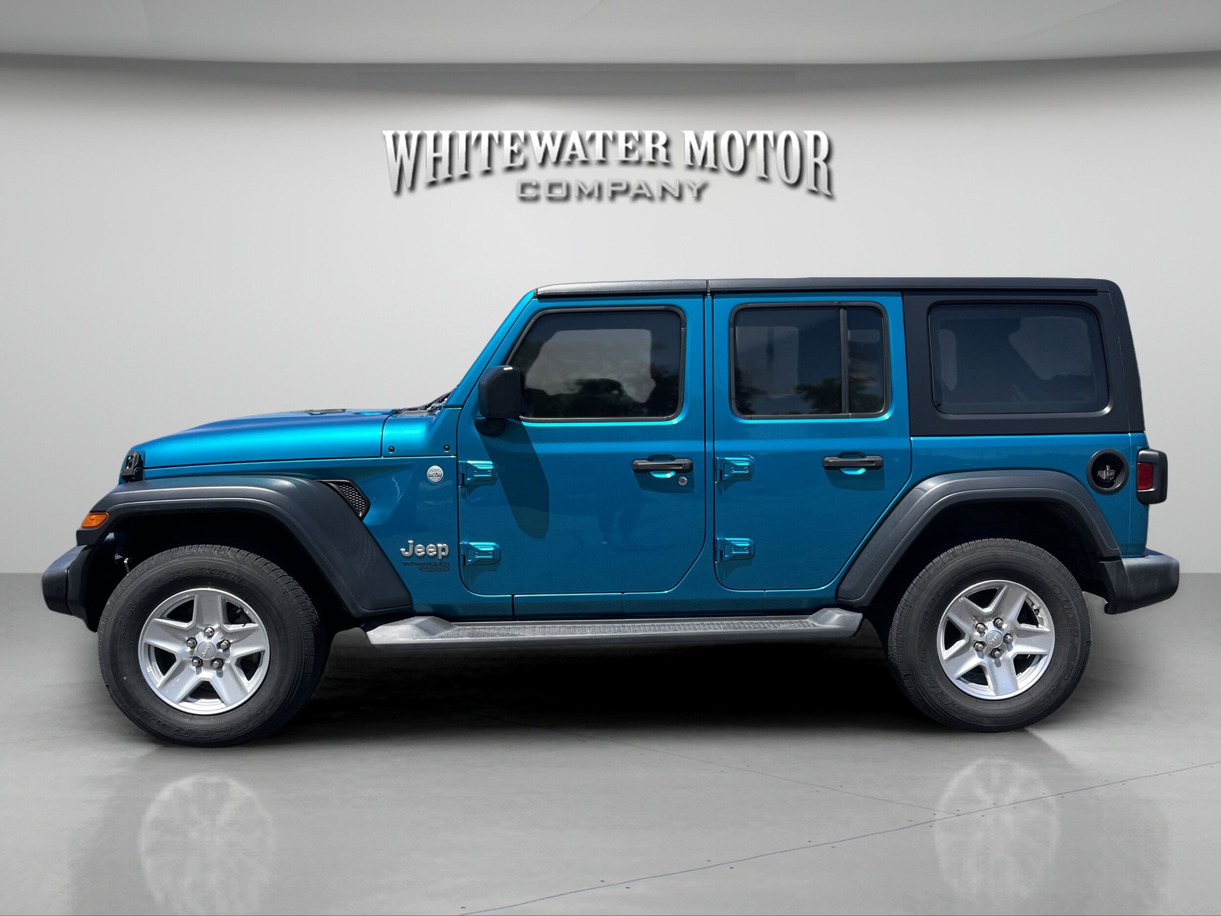 2019 Jeep Wrangler Unlimited Sport photo 2