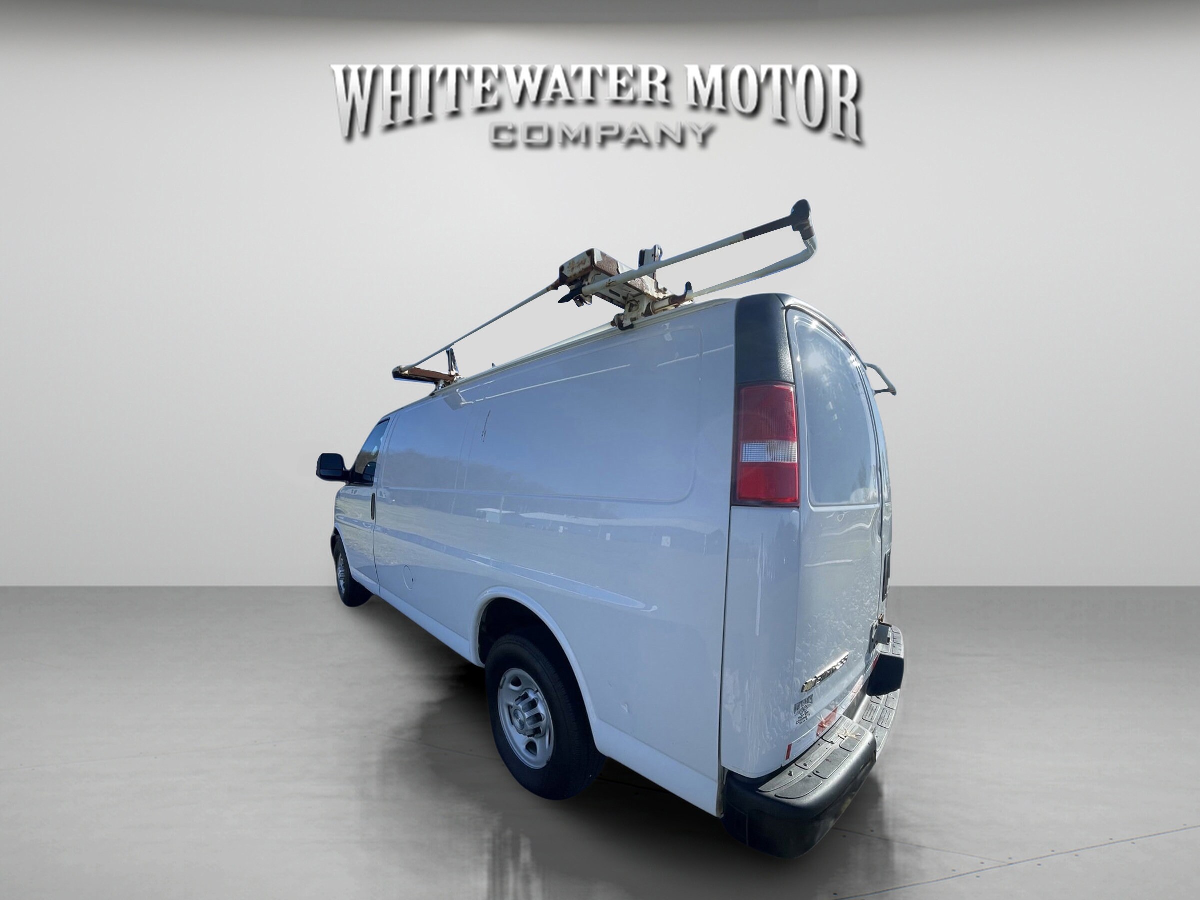 2017 Chevrolet Express 2500 Work Van photo 3