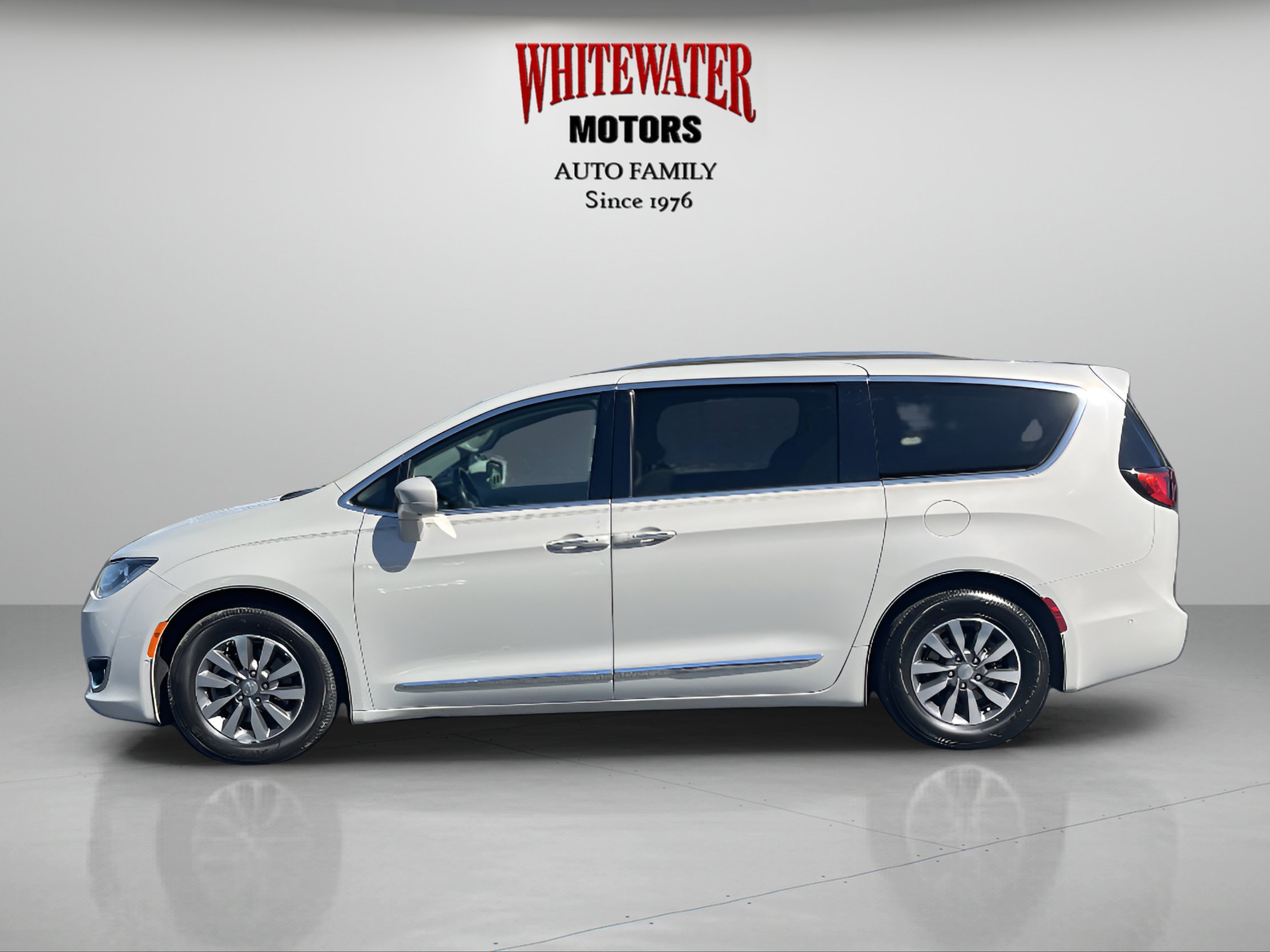 2019 Chrysler Pacifica Touring Plus photo 2