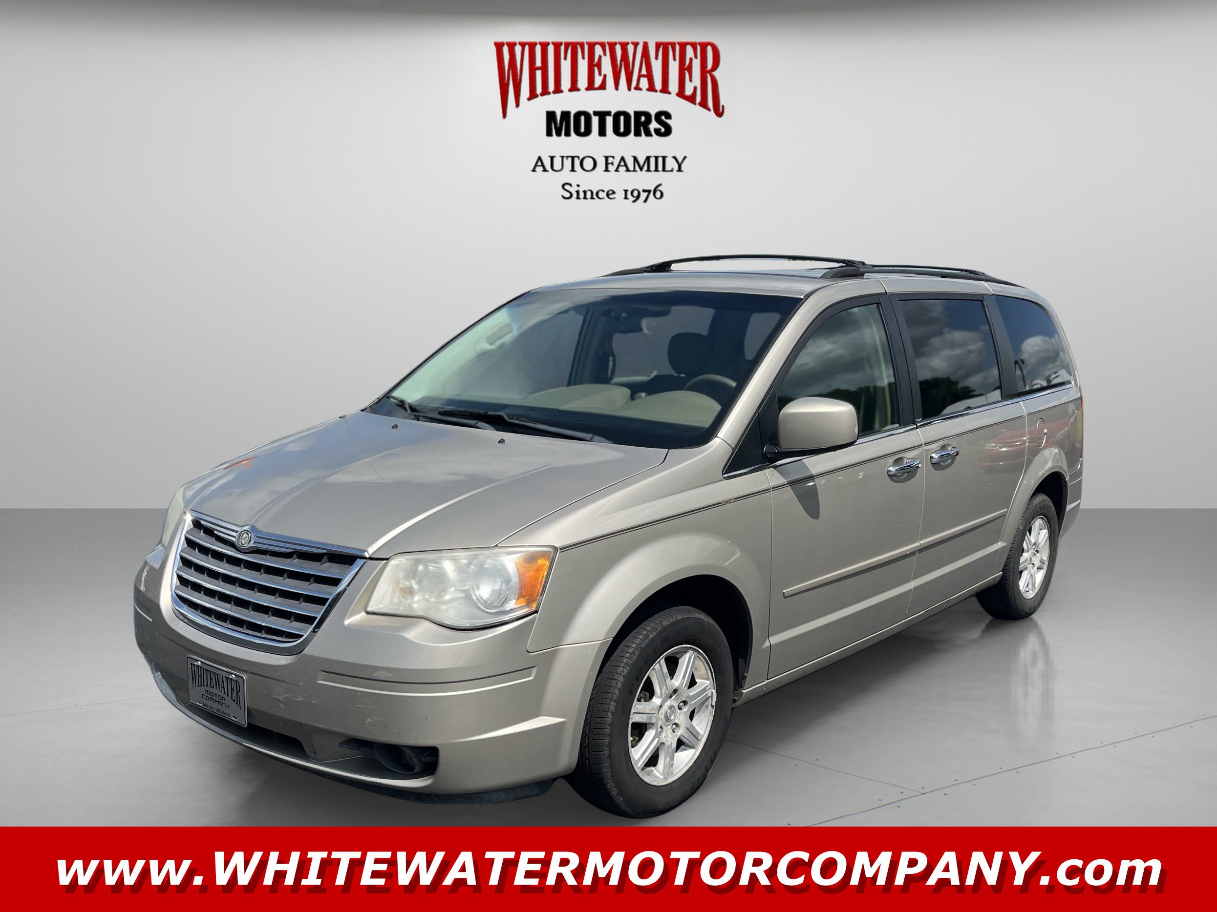 2008 Chrysler Town & Country Touring's photo