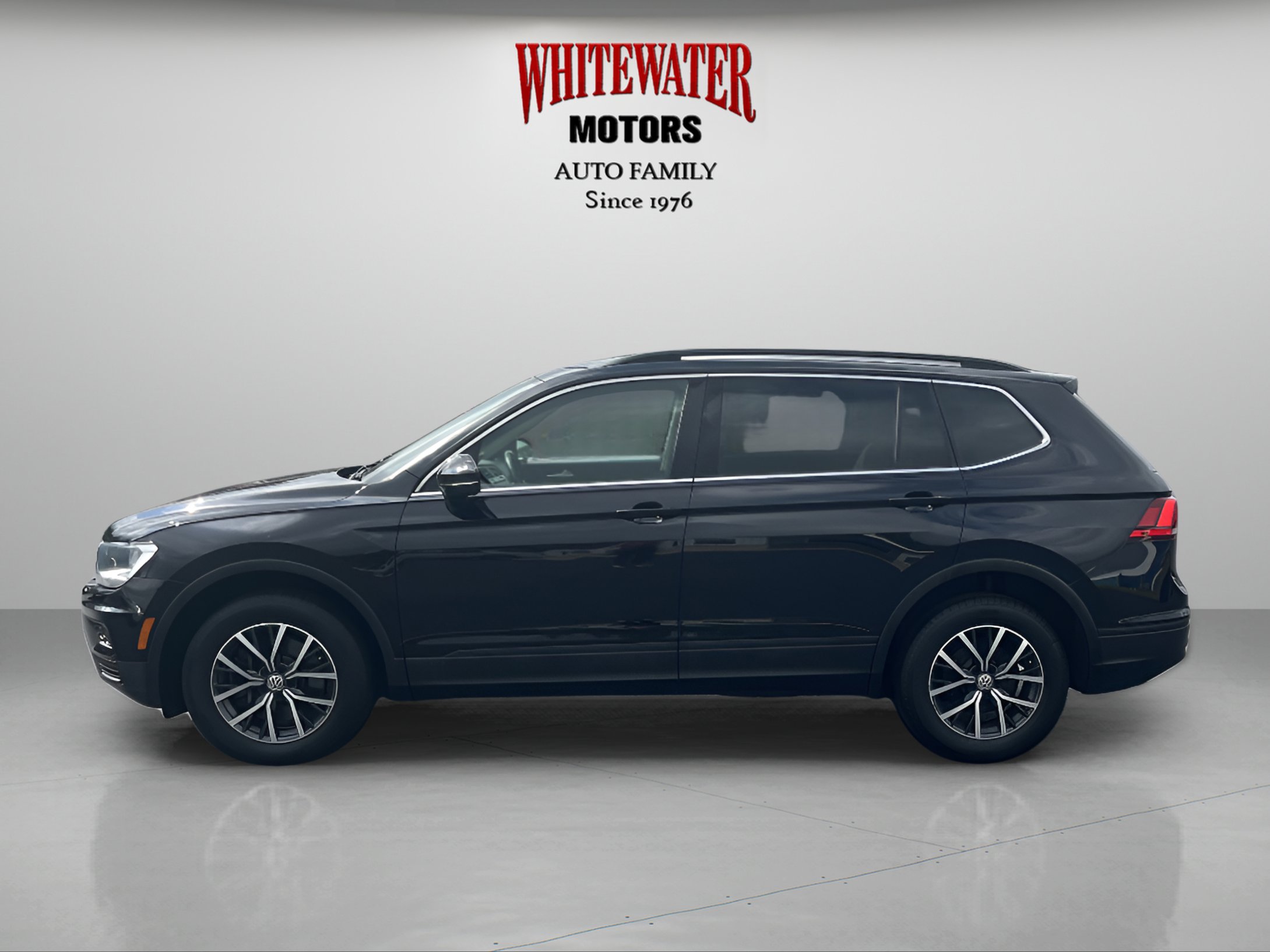 2019 Volkswagen Tiguan SEL R-Line photo 2