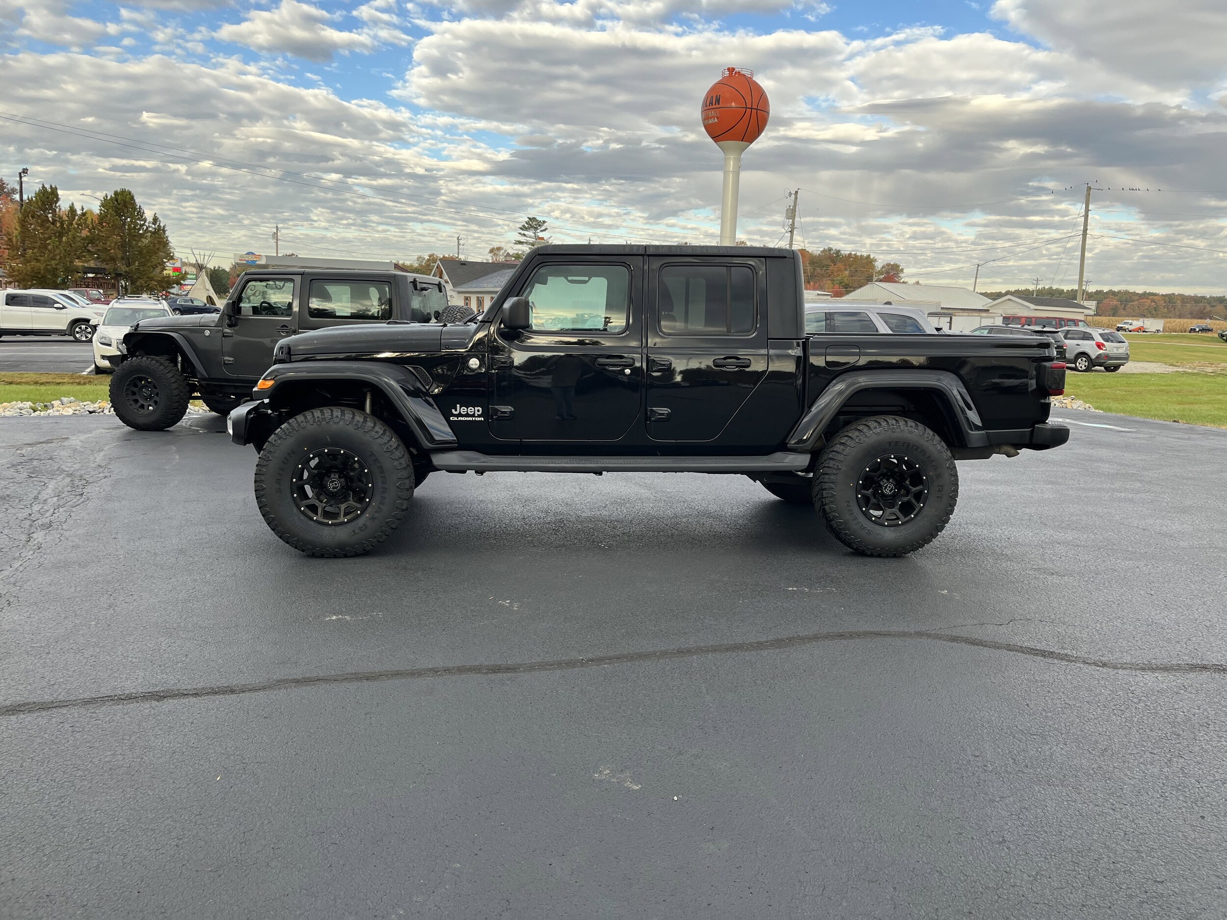 2020 Jeep Gladiator Overland photo 2