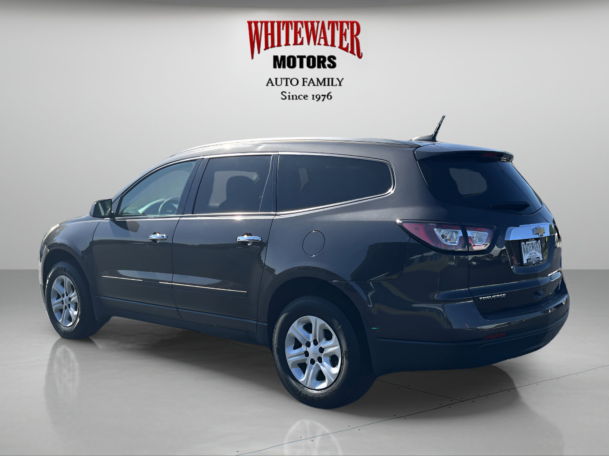 2017 Chevrolet Traverse LS photo 3