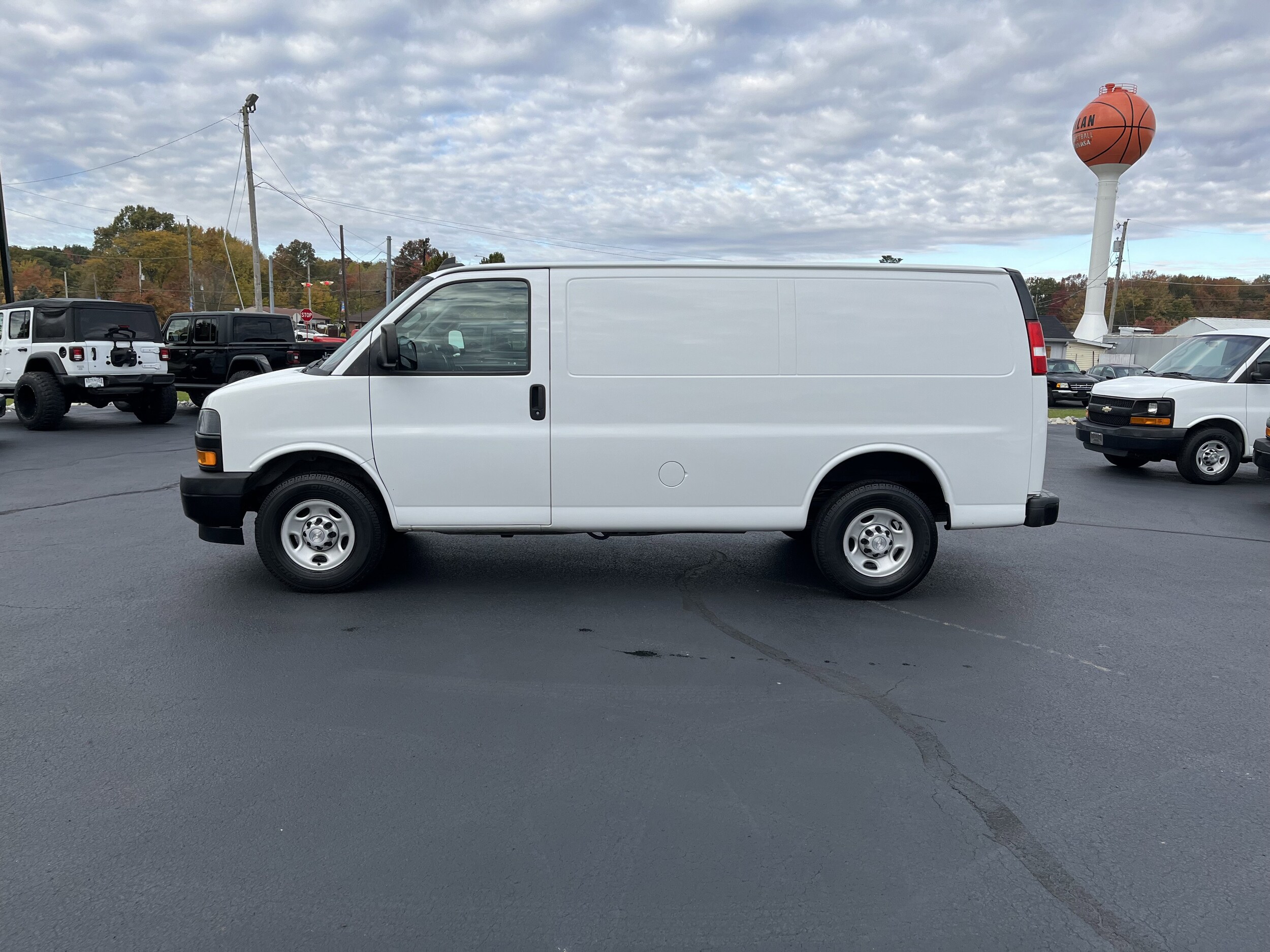 2019 Chevrolet Express 2500 Van Cargo photo 2