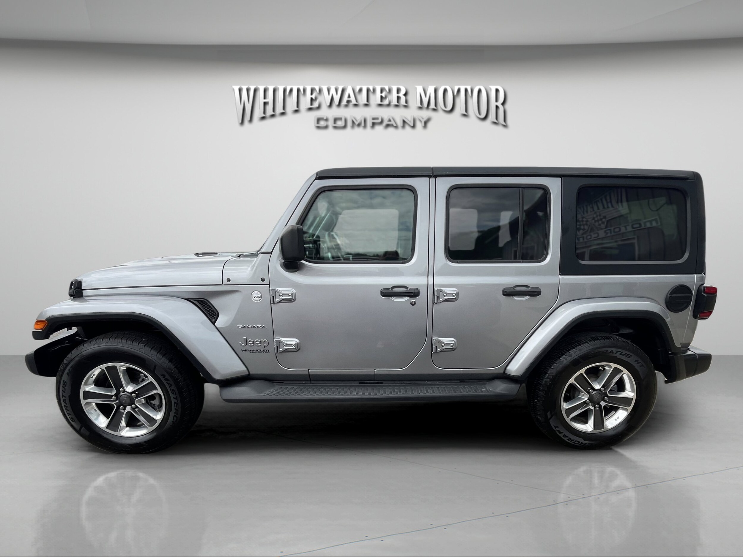 2019 Jeep Wrangler Unlimited Sahara photo 2
