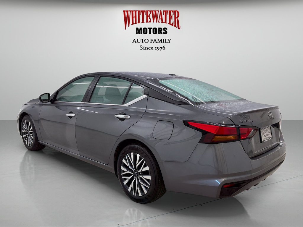 Used 2024 Nissan Altima 2.5 SV 4dr Car