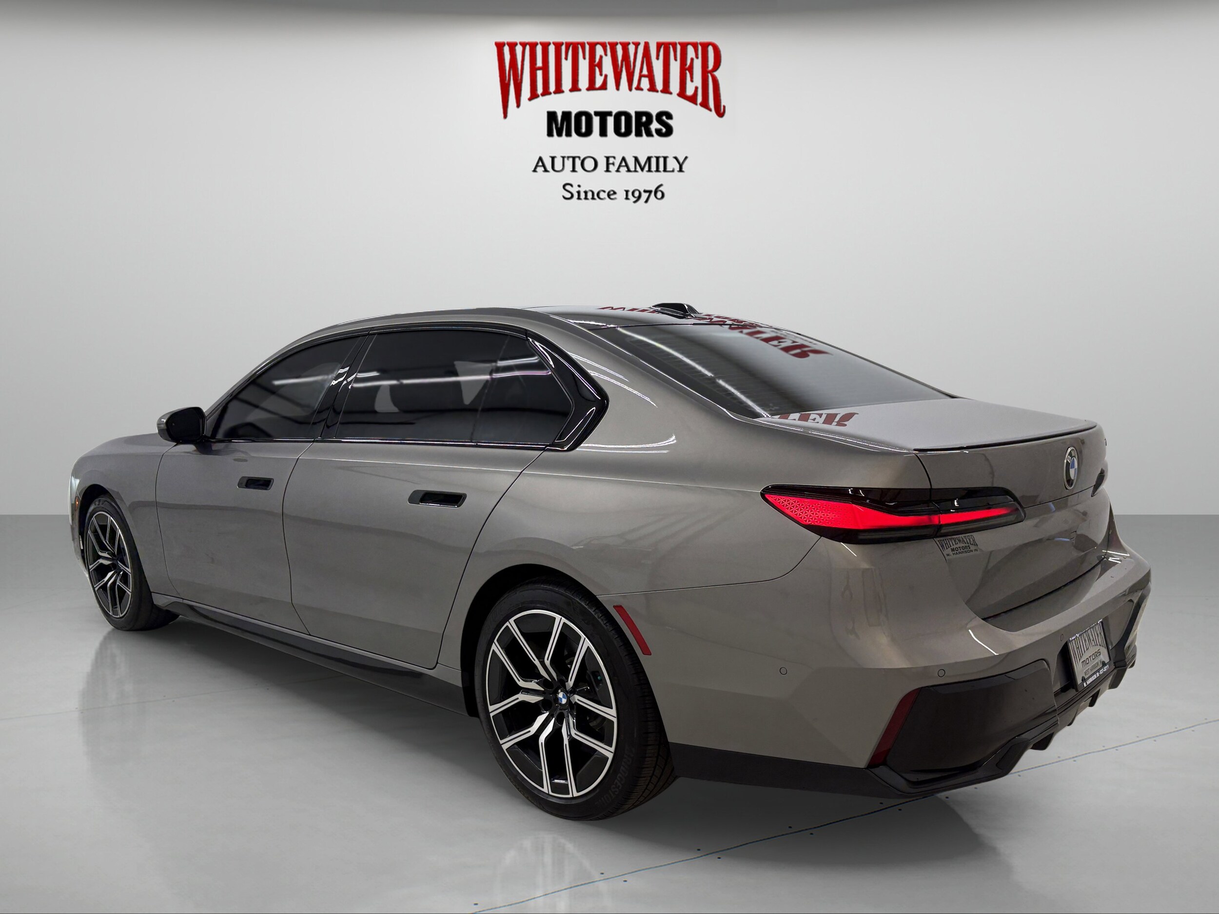 2023 Bmw 740i photo 2