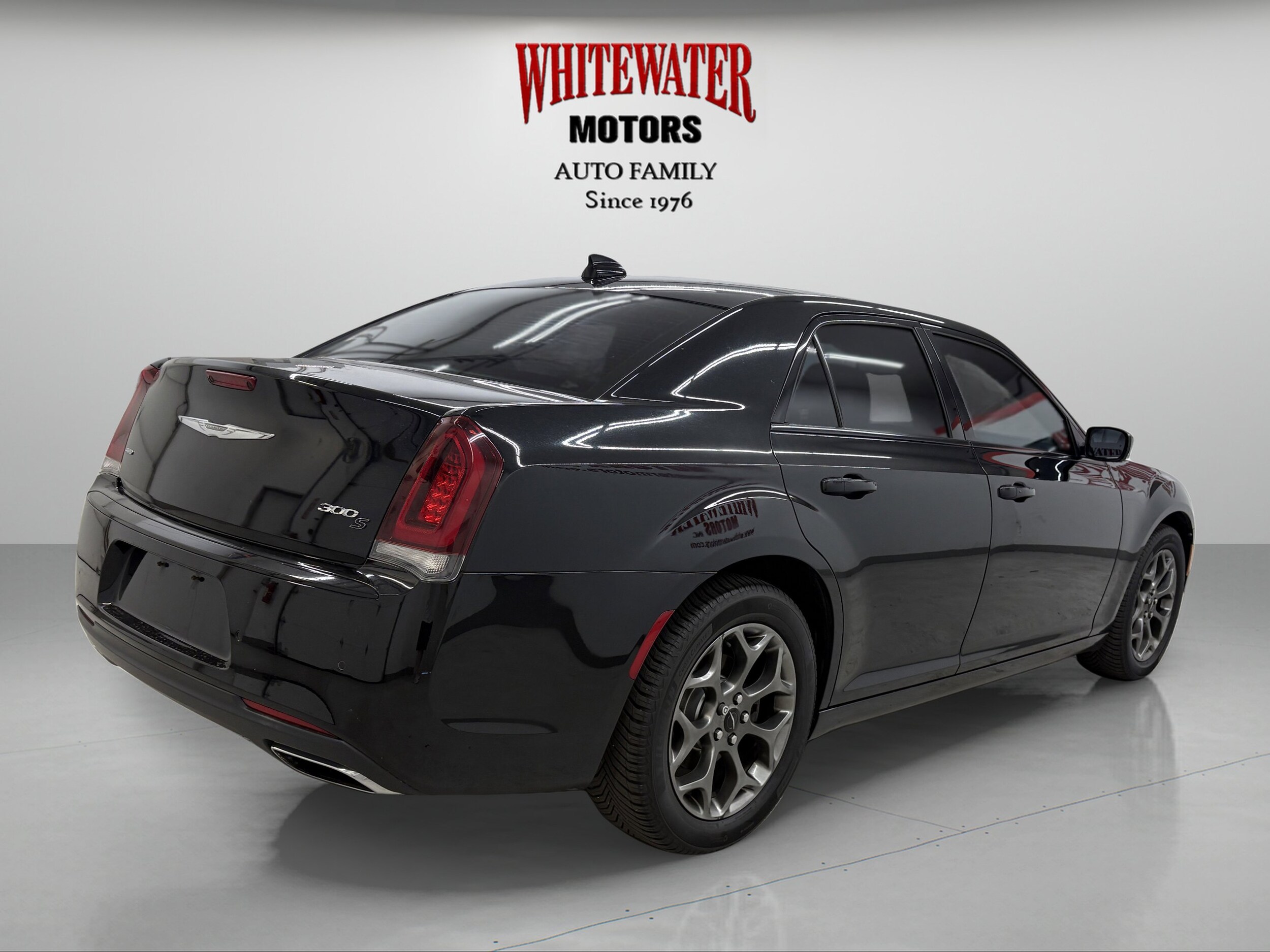 2015 Chrysler 300 photo 3