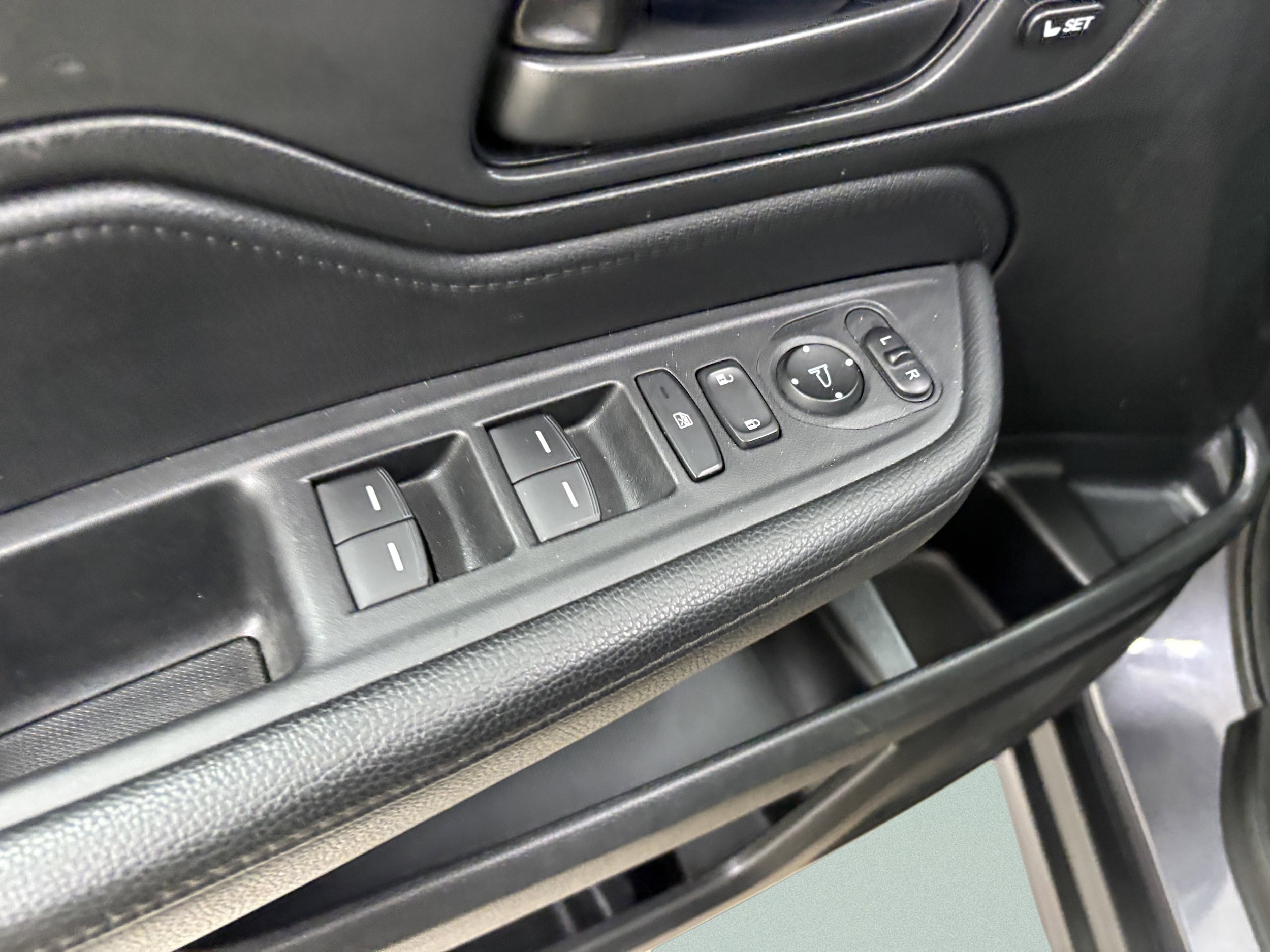 2024 Honda Odyssey EX-L - Photo 25